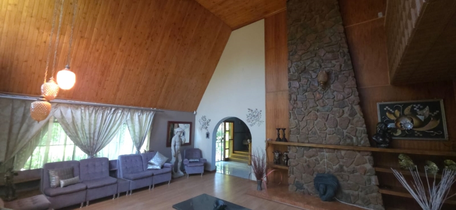 6 Bedroom Property for Sale in Wilkeville North West